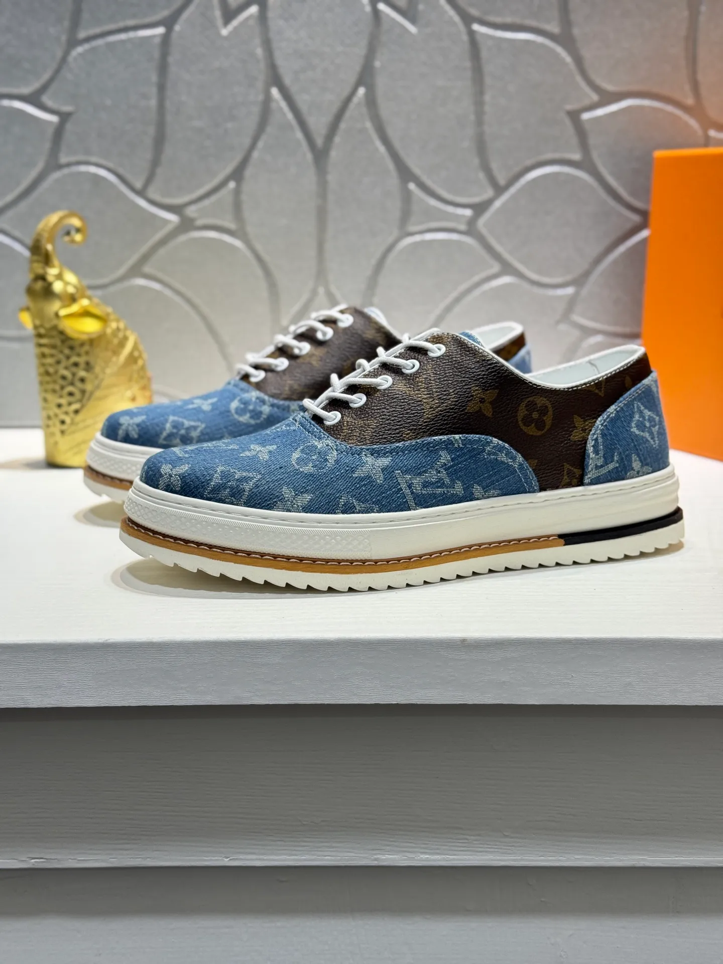 Men's shoes 💰400 [New style] 🌂🌂Top original order - Louis Vuitton®️ Trendy and fashionable yet low-key men's casual shoes, LV special fabric pattern on the upper, comfortable and breathable, sheepskin lining, original rubber outsole, 3 colors available ~ a must-have for sportsmen. Size: 38-44 (45 customized